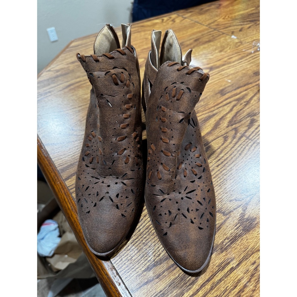 Qupid Brown Perforated Laser Cut Ankle Booties Faux Suede Western Block Heel 8.5